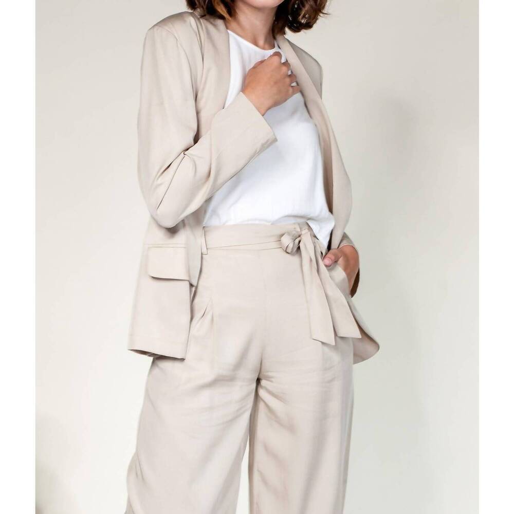 NEW PINK MARTINI chloe blazer in beige